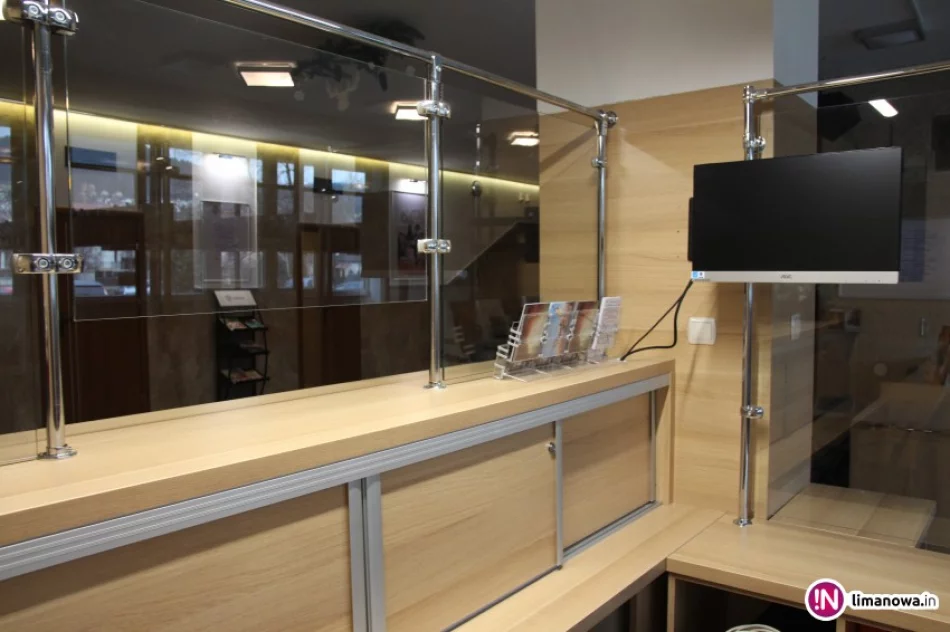 Nowe drzwi, kasa kinowa oraz system sprzedaży i rezerwacji biletów - zdjęcie 4