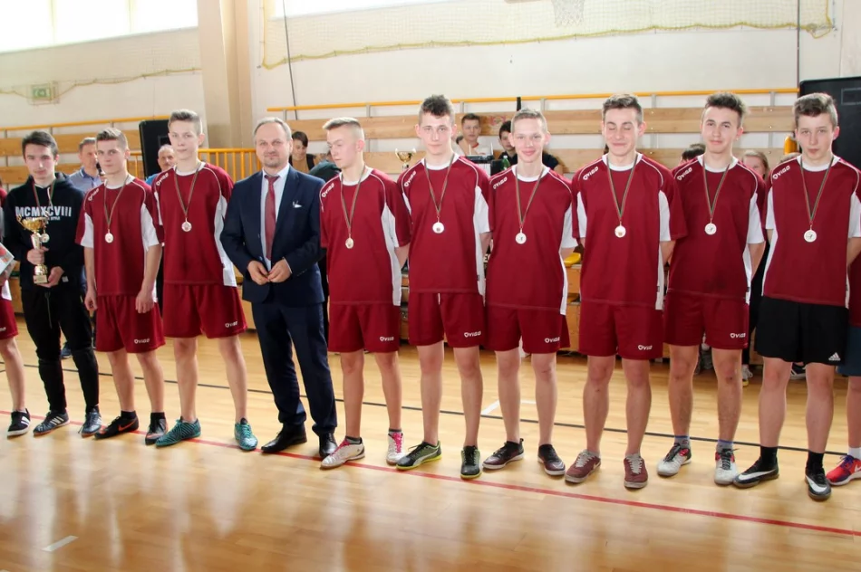 Chłopcy z Rupniowa niepokonani w piłce ręcznej  - zdjęcie 5