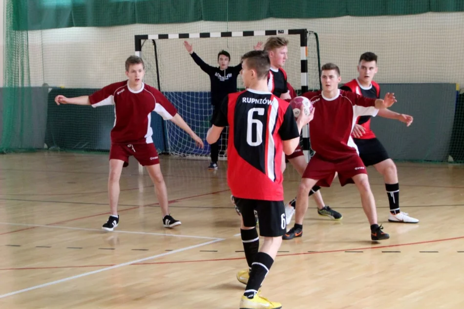 Chłopcy z Rupniowa niepokonani w piłce ręcznej  - zdjęcie 7