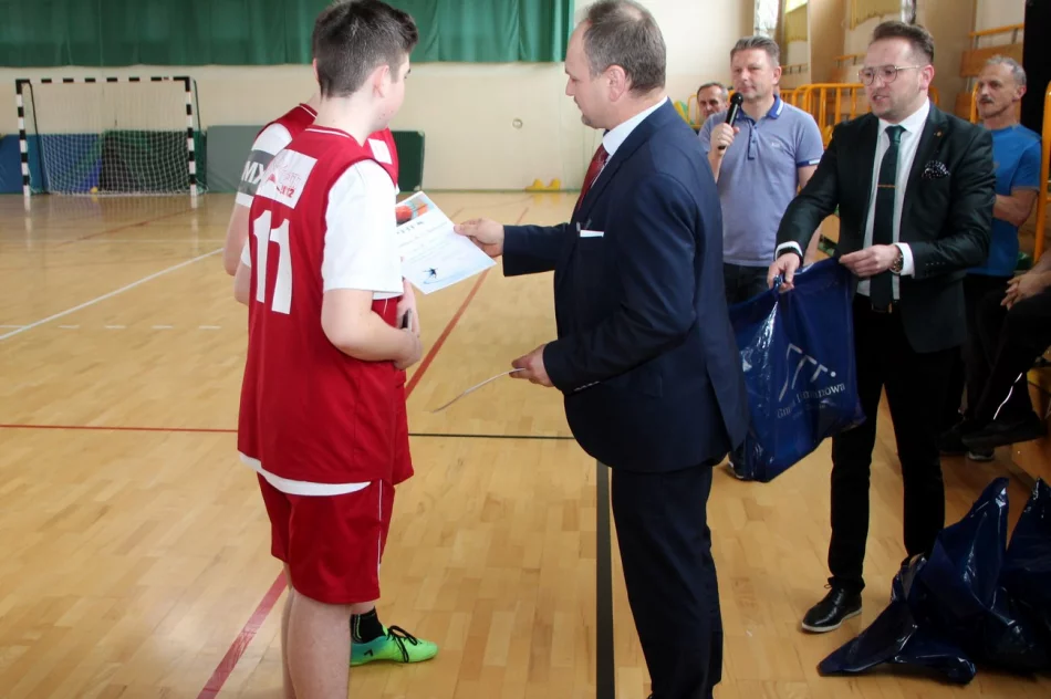 Chłopcy z Rupniowa niepokonani w piłce ręcznej  - zdjęcie 9