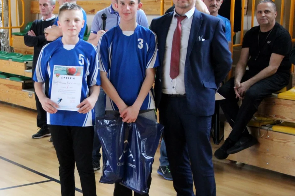 Chłopcy z Rupniowa niepokonani w piłce ręcznej  - zdjęcie 12