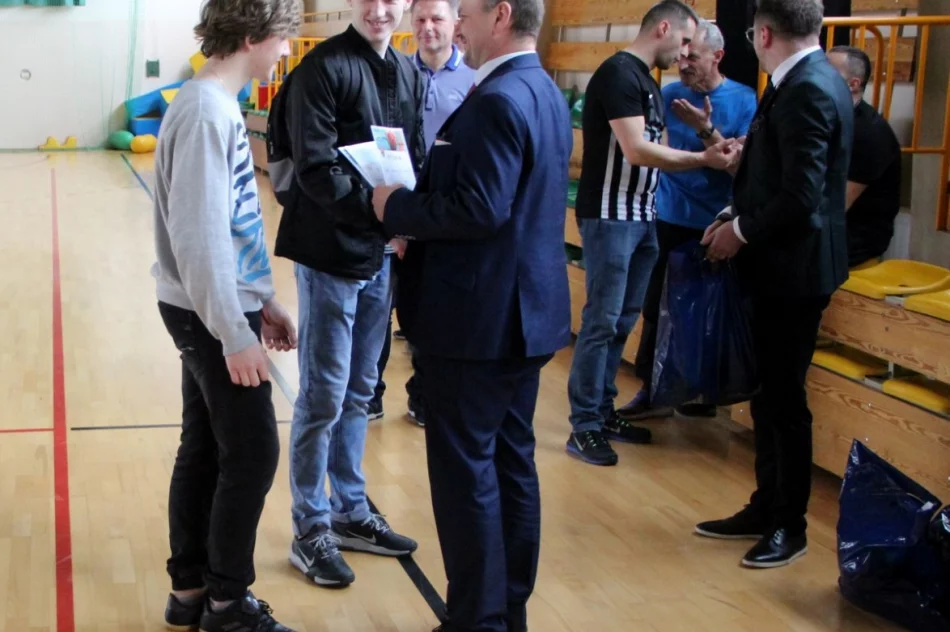 Chłopcy z Rupniowa niepokonani w piłce ręcznej  - zdjęcie 13