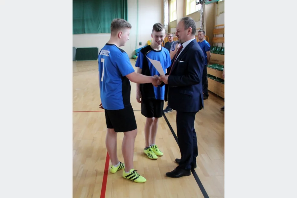 Chłopcy z Rupniowa niepokonani w piłce ręcznej  - zdjęcie 15