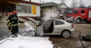 Przy drodze wojewódzkiej spłonął samochód - zdjęcie 2
