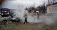 Przy drodze wojewódzkiej spłonął samochód - zdjęcie 3