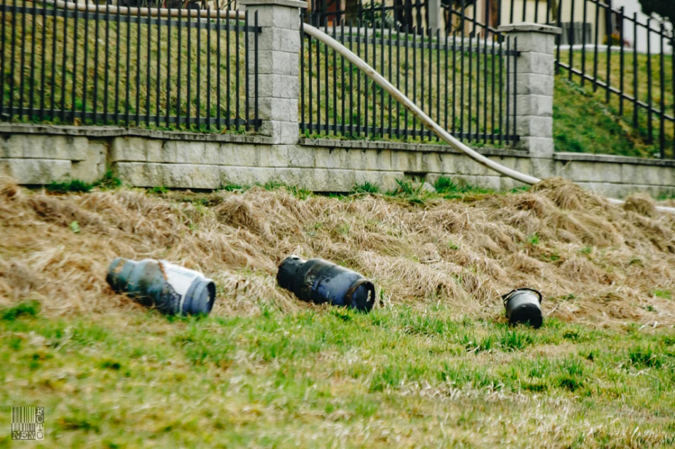 50 strażaków gasiło pożar zabudowań gospodarczych - zdjęcie 14