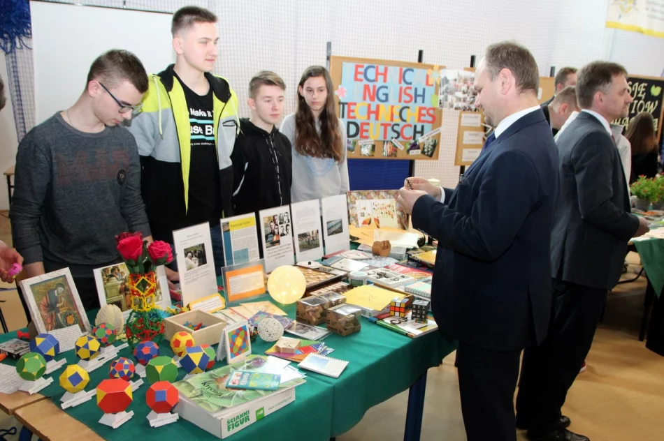 Powiatowe Targi Edukacyjne w ZSTiO - zdjęcie 4