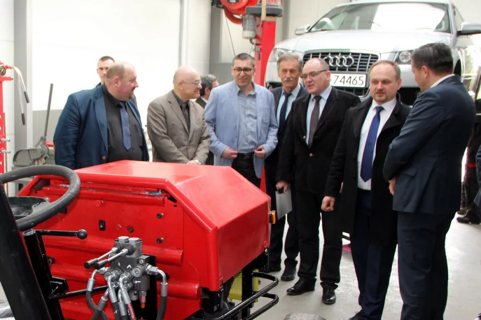 Powiatowe Targi Edukacyjne w ZSTiO - zdjęcie 5