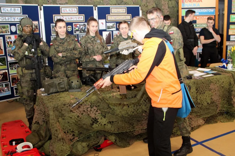 Powiatowe Targi Edukacyjne w ZSTiO - zdjęcie 7