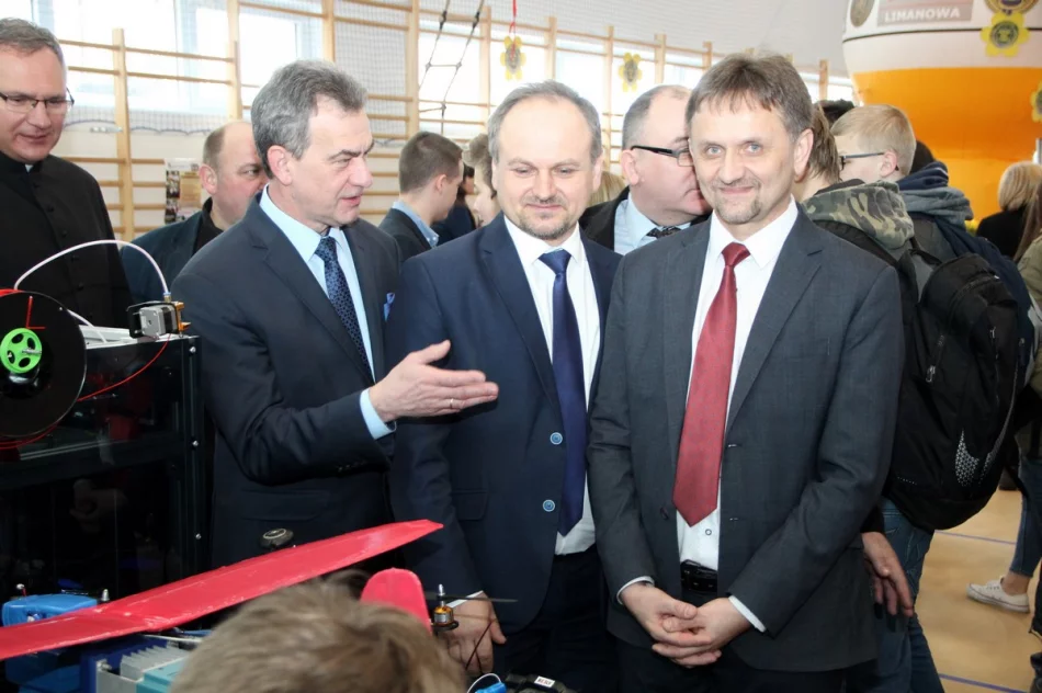 Powiatowe Targi Edukacyjne w ZSTiO - zdjęcie 8