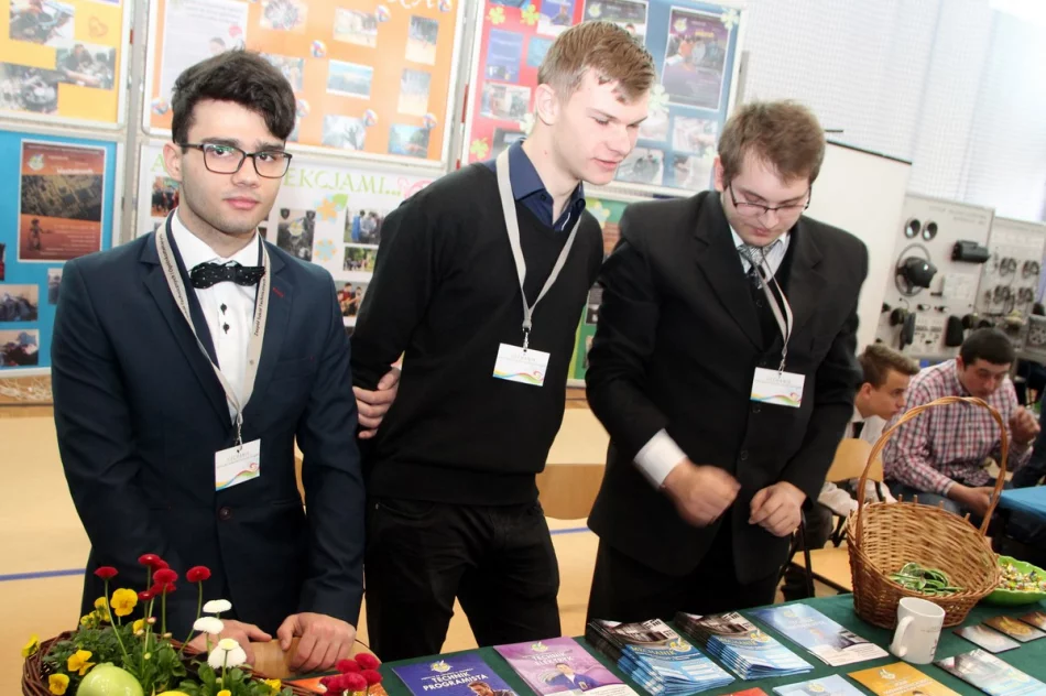 Powiatowe Targi Edukacyjne w ZSTiO - zdjęcie 10