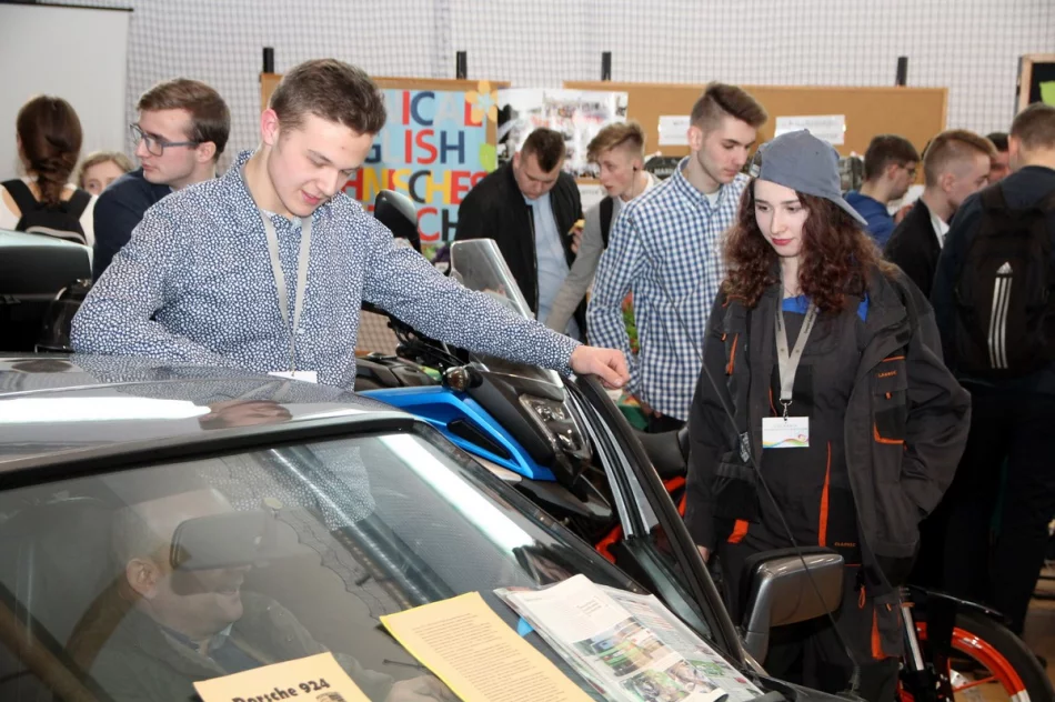 Powiatowe Targi Edukacyjne w ZSTiO - zdjęcie 12