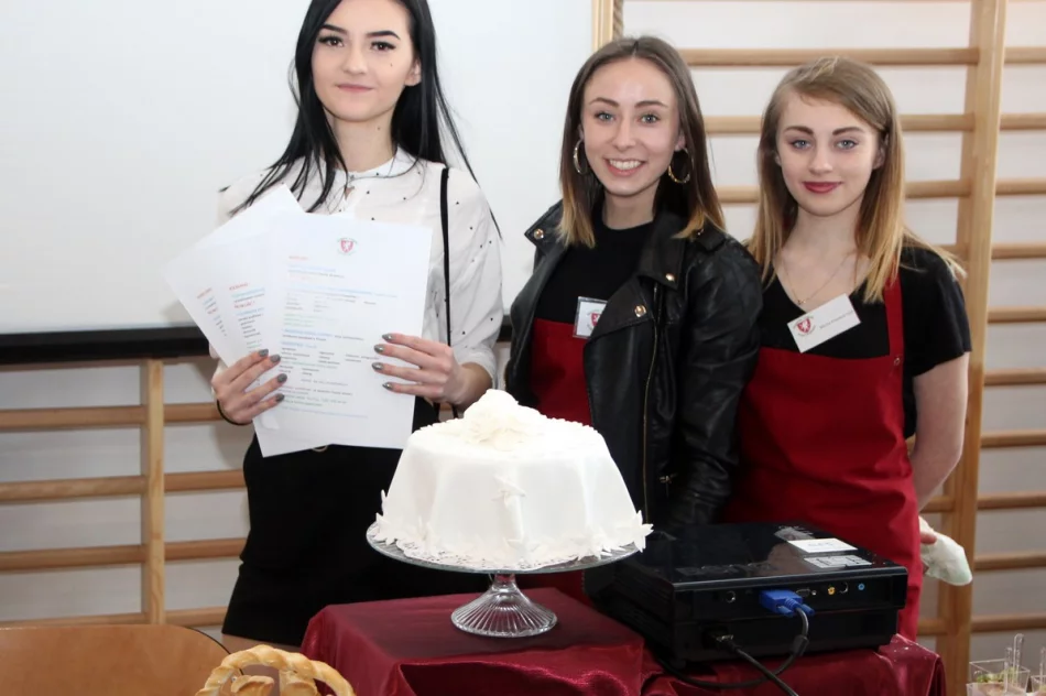 Powiatowe Targi Edukacyjne w ZSTiO - zdjęcie 13