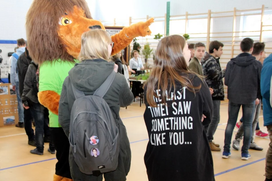 Powiatowe Targi Edukacyjne w ZSTiO - zdjęcie 15