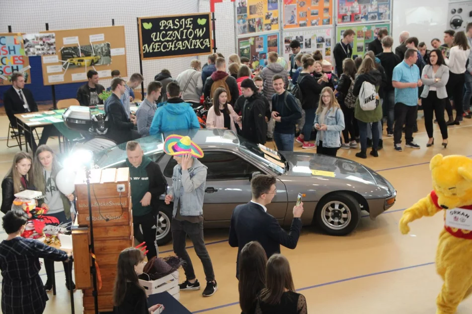 Powiatowe Targi Edukacyjne w ZSTiO - zdjęcie 16