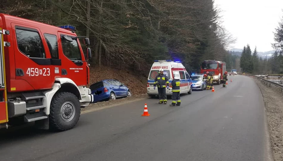 Samochód wpadł do rowu - zdjęcie 1