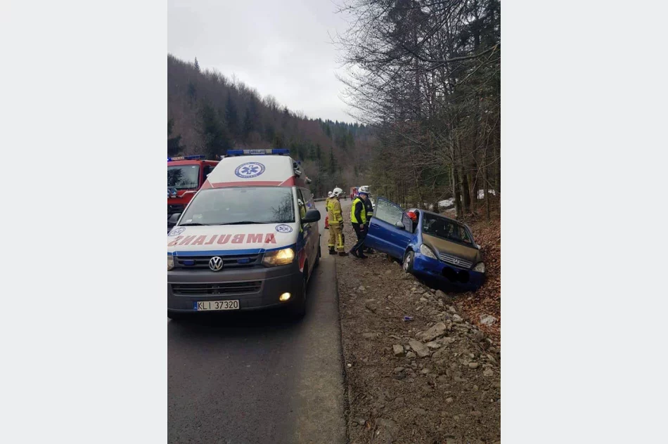 Samochód wpadł do rowu - zdjęcie 4