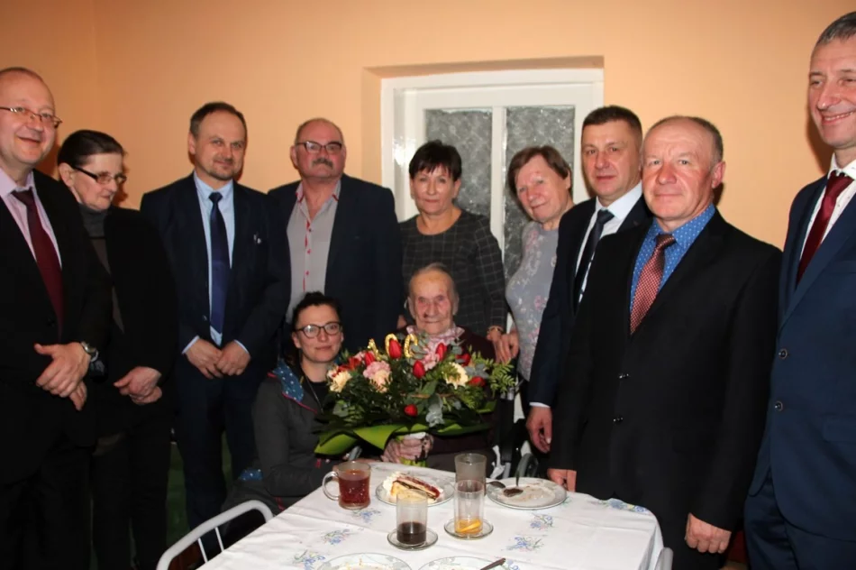 Pani Stanisława obchodziła 100. urodziny - zdjęcie 5