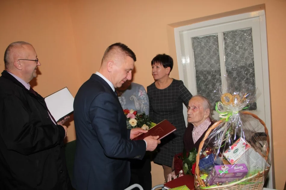 Pani Stanisława obchodziła 100. urodziny - zdjęcie 7