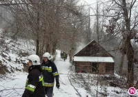 Utrudniony dojazd do płonącego budynku - zdjęcie główne