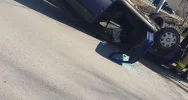 Seat dachował na jednej z miejskich ulic - zdjęcie 2