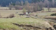 Motocyklista jeżdżąc po lesie na zboczu góry złamał nogę, Z pomocą przyszły służby - zdjęcie 2