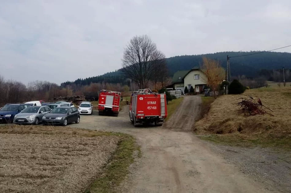 Motocyklista jeżdżąc po lesie na zboczu góry złamał nogę, Z pomocą przyszły służby - zdjęcie 4