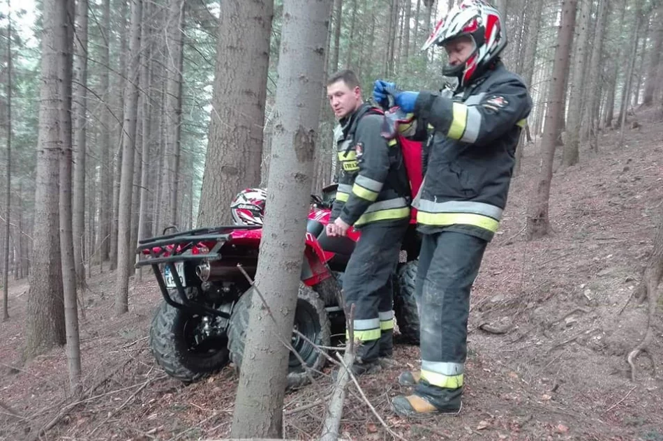 Motocyklista jeżdżąc po lesie na zboczu góry złamał nogę, Z pomocą przyszły służby - zdjęcie 5