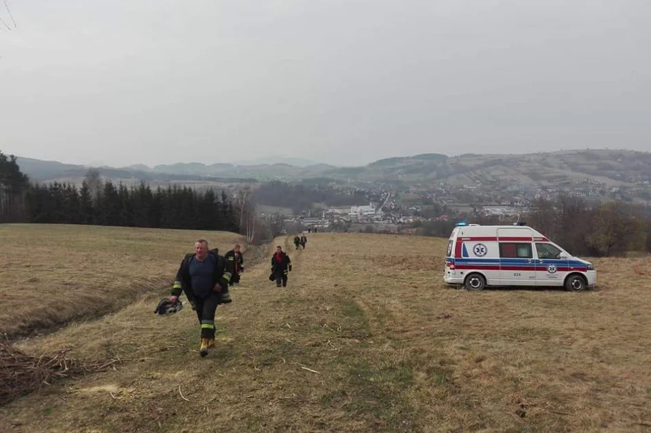 Motocyklista jeżdżąc po lesie na zboczu góry złamał nogę, Z pomocą przyszły służby - zdjęcie 7