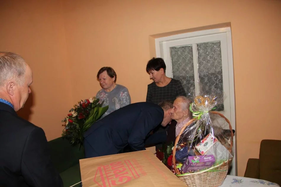 Setne urodziny pani Stanisławy Kaczmarczyk - zdjęcie 6
