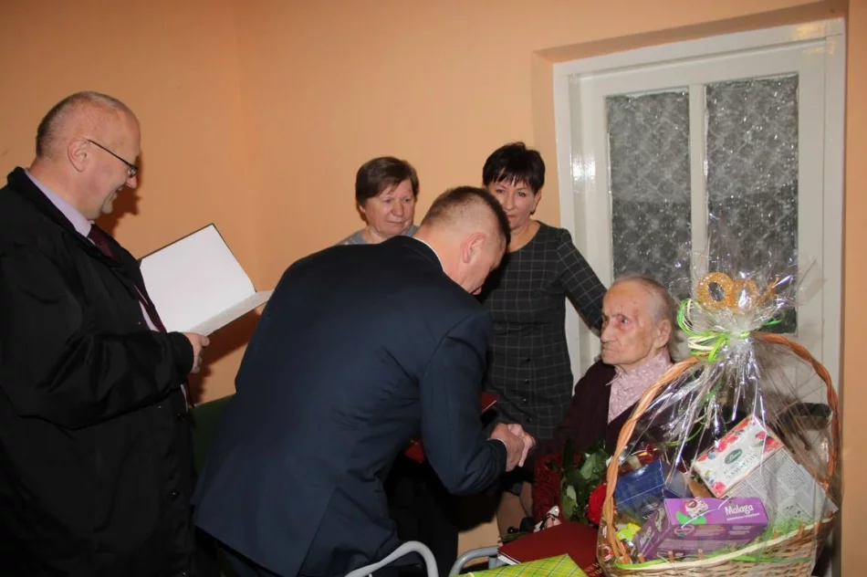Setne urodziny pani Stanisławy Kaczmarczyk - zdjęcie 7