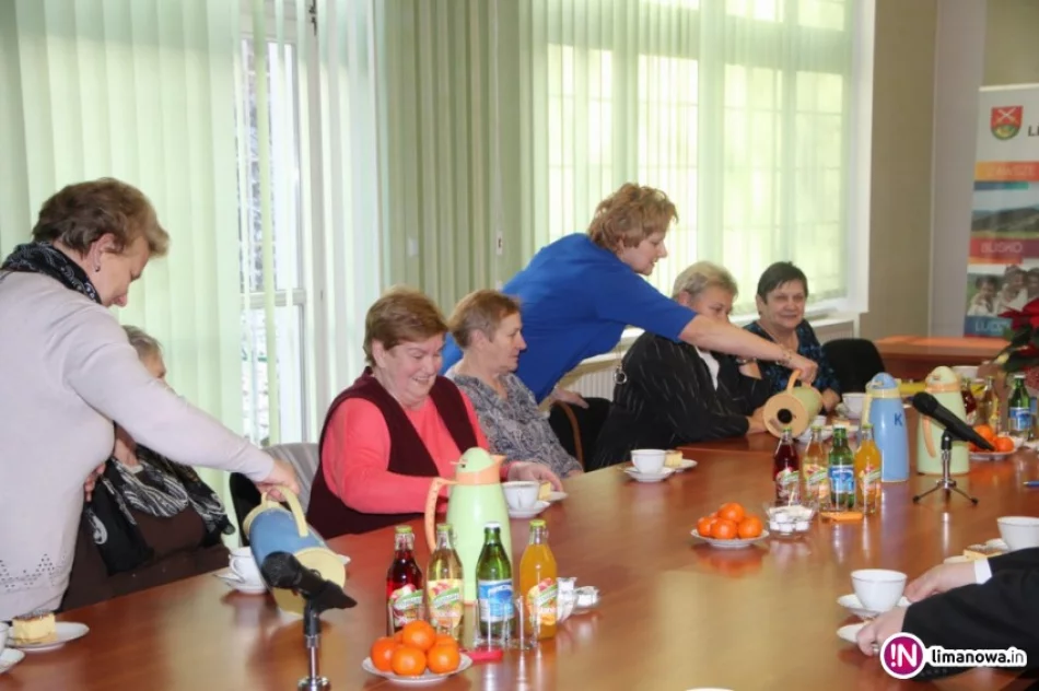 Przedświąteczne spotkanie z emerytowanymi pracownikami - zdjęcie 2