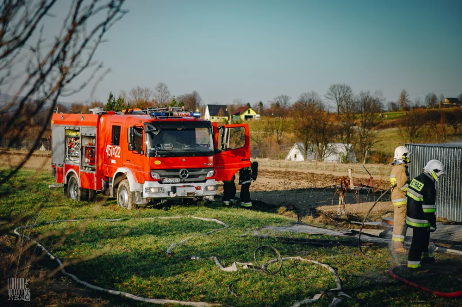 Budynek gospodarczy spłonął doszczętnie wraz z wyposażeniem - zdjęcie 4