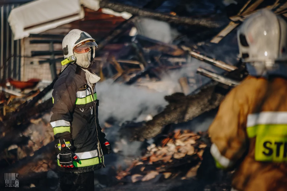 Budynek gospodarczy spłonął doszczętnie wraz z wyposażeniem - zdjęcie 6