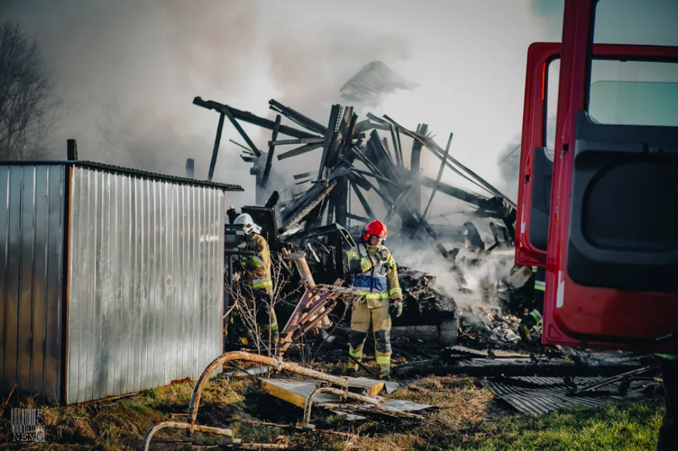 Budynek gospodarczy spłonął doszczętnie wraz z wyposażeniem - zdjęcie 15