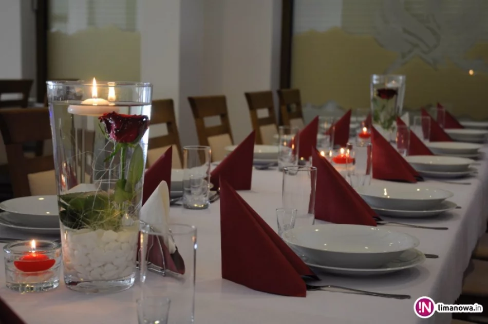 Przywitaj Nowy Rok szampańską zabawą w sali bankietowej 'Fenix'! - zdjęcie 2