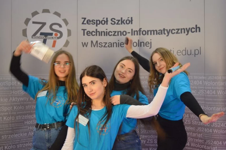 Kolejny sukces ZSTI na krakowskich targach edukacyjnych - zdjęcie 12