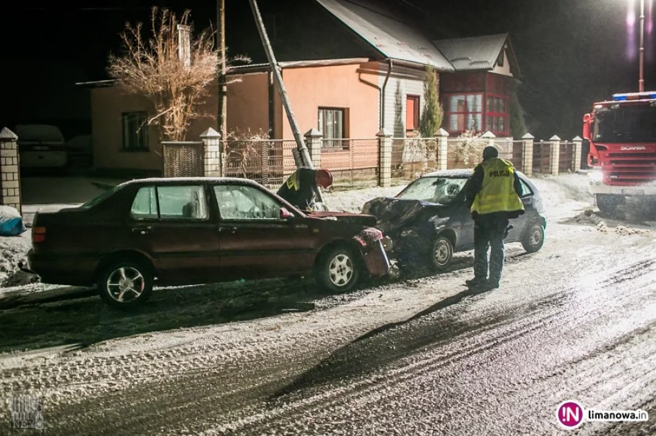 Czołowe zderzenie samochodów - zdjęcie 2