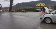 Zderzenie dwóch aut na skrzyżowaniu - zdjęcie 3