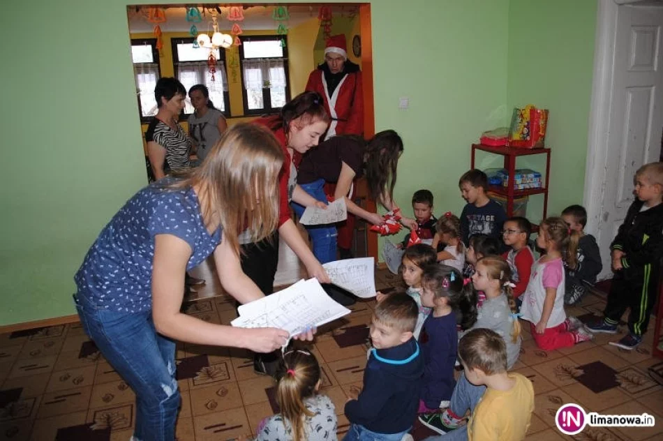 Uczniowie zadbali o prezenty dla przedszkolaków - zdjęcie 3