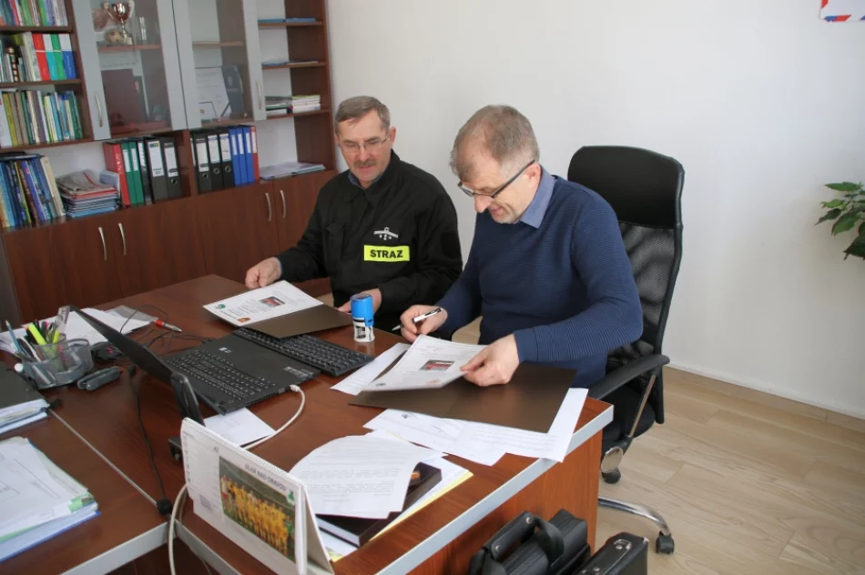 Przekazali samochód pożarniczy druhom w zaprzyjaźnionej gminie - zdjęcie 3