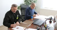 Przekazali samochód pożarniczy druhom w zaprzyjaźnionej gminie - zdjęcie 4
