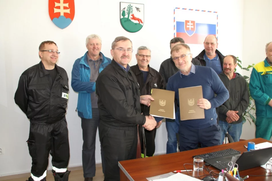 Przekazali samochód pożarniczy druhom w zaprzyjaźnionej gminie - zdjęcie 5