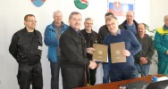 Przekazali samochód pożarniczy druhom w zaprzyjaźnionej gminie - zdjęcie 5