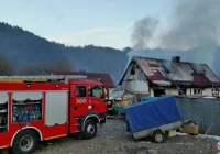 Pożar na romskim osiedlu: nie żyje niespełna 3-letnie dziecko! - zdjęcie główne
