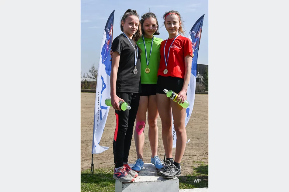 Sukces lekkoatletów na mistrzostwach województwa w biegach przełajowych - zdjęcie 5