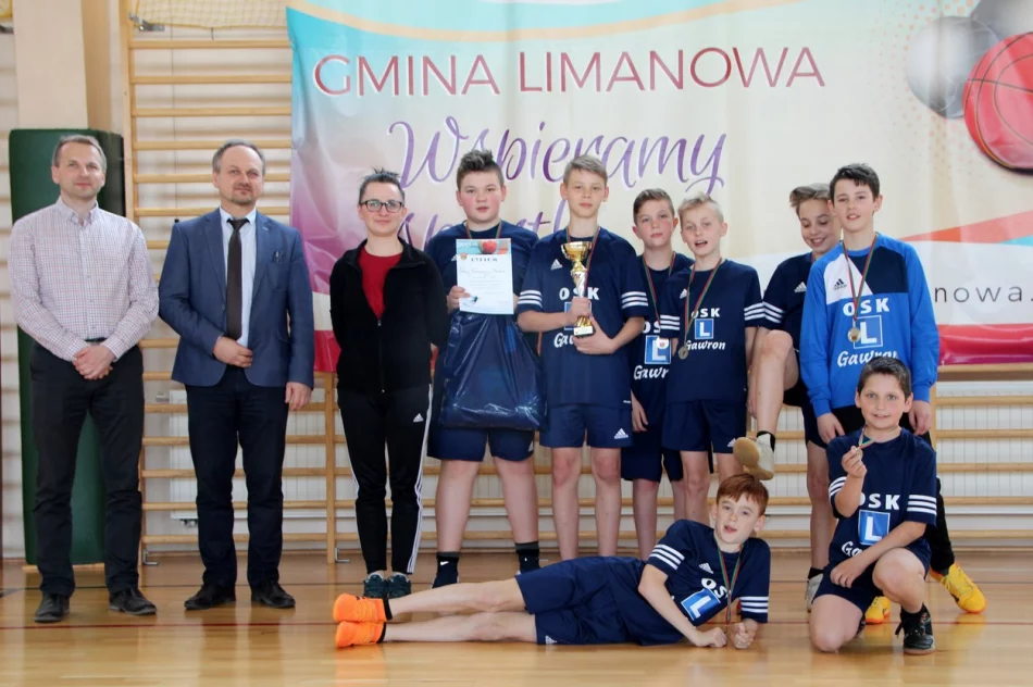 Chłopcy ze Starej Wsi Mistrzami Gminy Limanowa w piłce ręcznej - zdjęcie 3