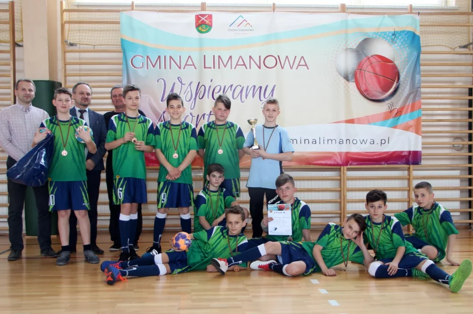 Chłopcy ze Starej Wsi Mistrzami Gminy Limanowa w piłce ręcznej - zdjęcie 4