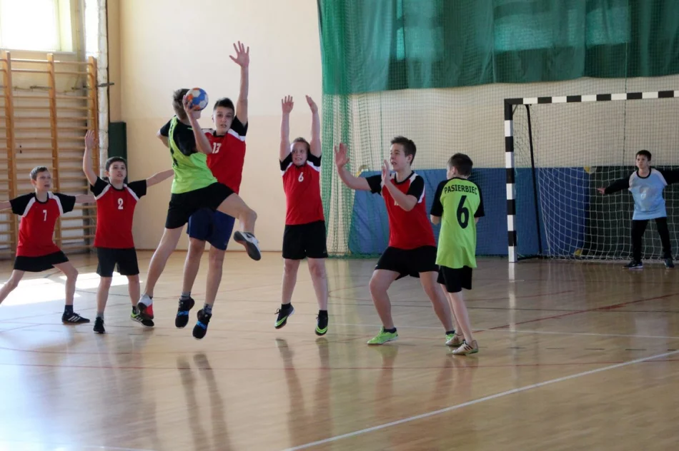 Chłopcy ze Starej Wsi Mistrzami Gminy Limanowa w piłce ręcznej - zdjęcie 6