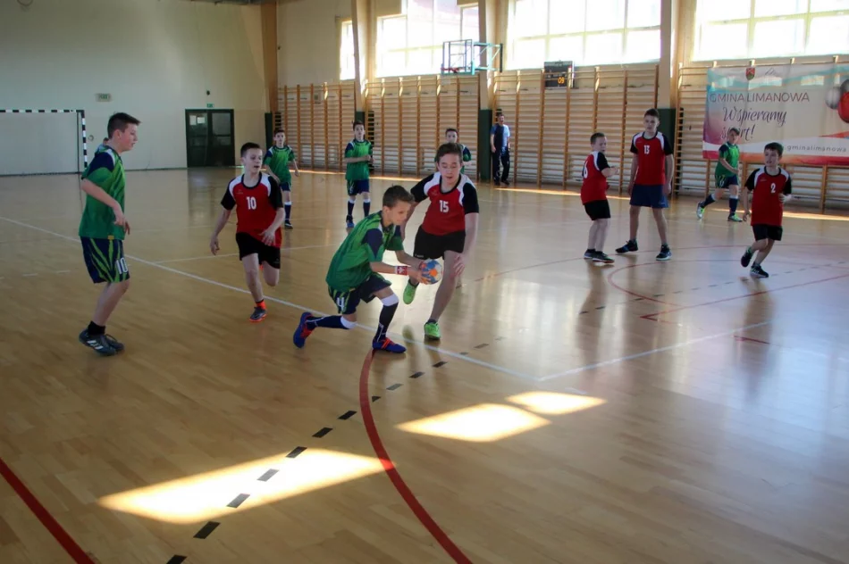 Chłopcy ze Starej Wsi Mistrzami Gminy Limanowa w piłce ręcznej - zdjęcie 8